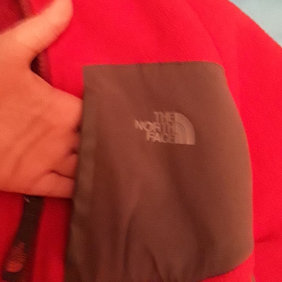 Boys Red North face jacket - Picture 3 of 8